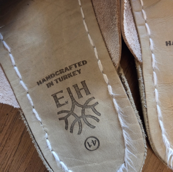 Women's Tan Grounding Sandals. Size 10 - Picture 4 of 7